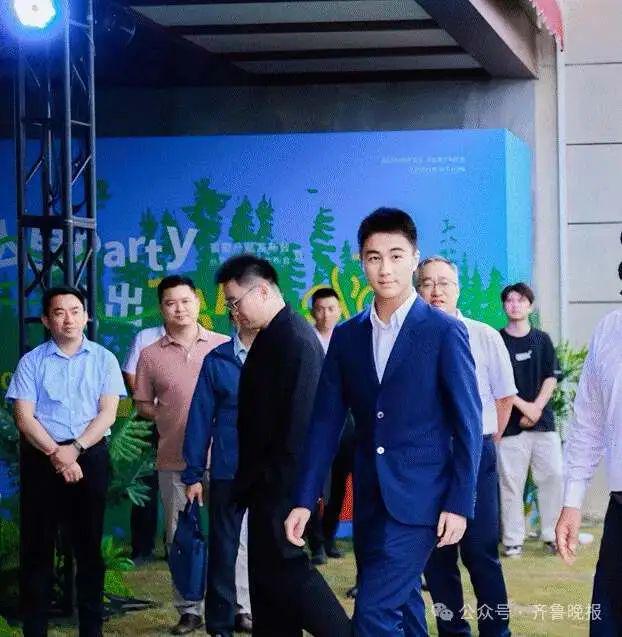 无锡周末卖103吨小龙虾、文旅消费5.18亿，苏超快成江苏省的现金奶牛了？